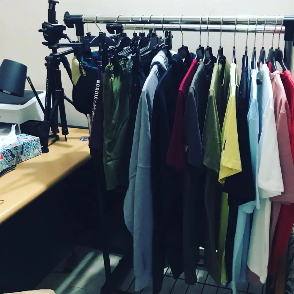 Full Service vs CMT Clothing Manufacturer: Which Model Will Save Your Brand?